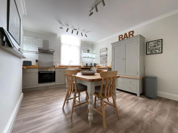 2 bed Flat for sale Image 6