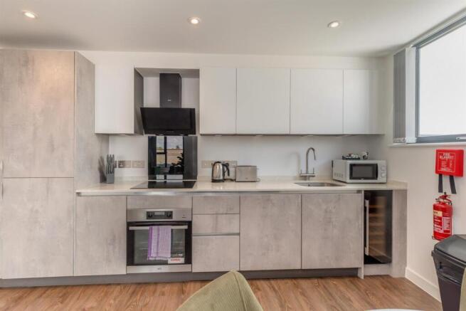8702166-interior06.jpg