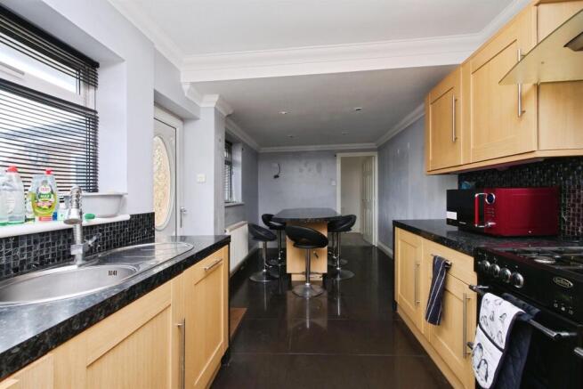 3 bed Semi-Detached for sale Image 8