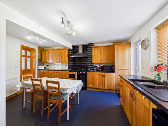 4 bed Semi-Detached for sale