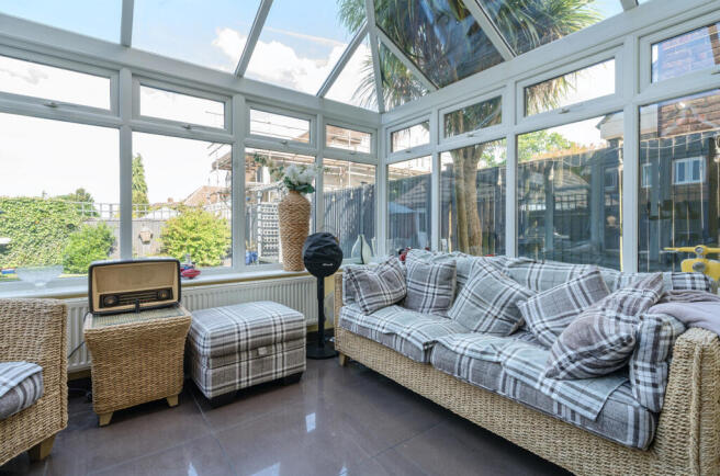 Manor Park Close, Tilehurst, Reading photo 4