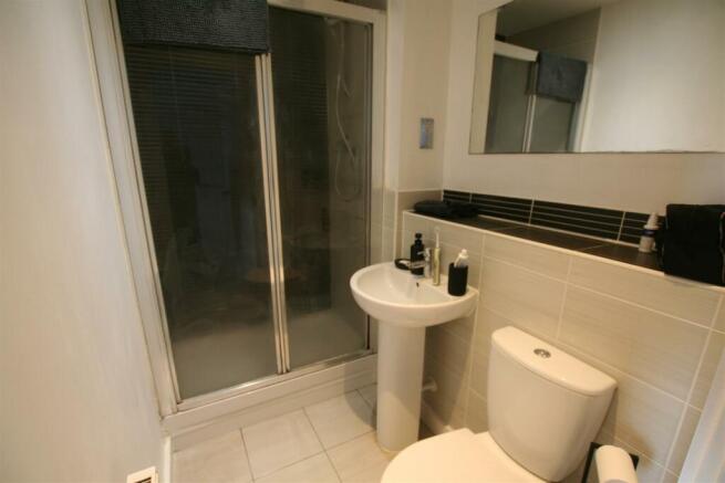 bradleycourt,65ensuite.JPG