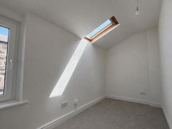 2 bed Terraced to rent Image 7