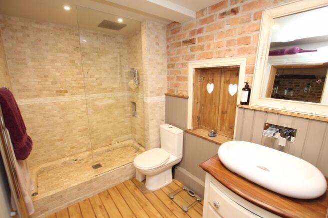 Bathroom photo 2
