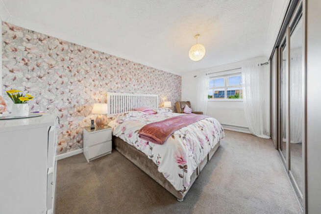 4 bed Detached for sale Image 8