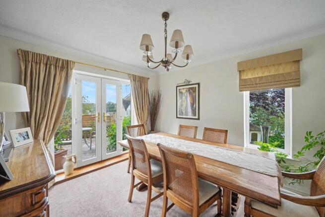 5 bed Detached for sale Image 4