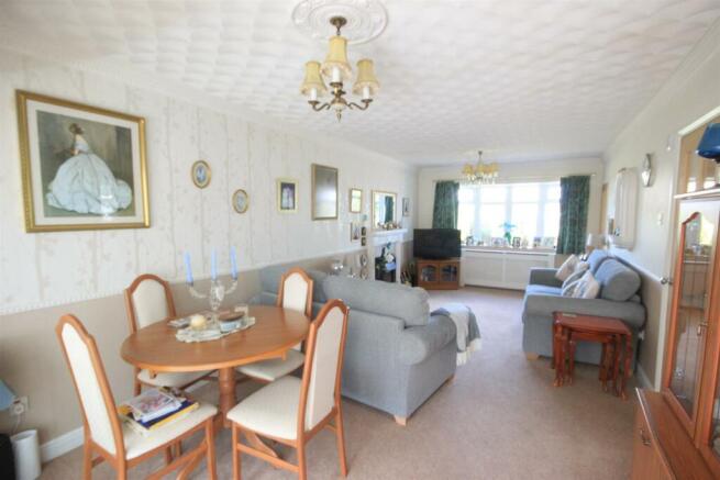 SPACIOUS LOUNGE