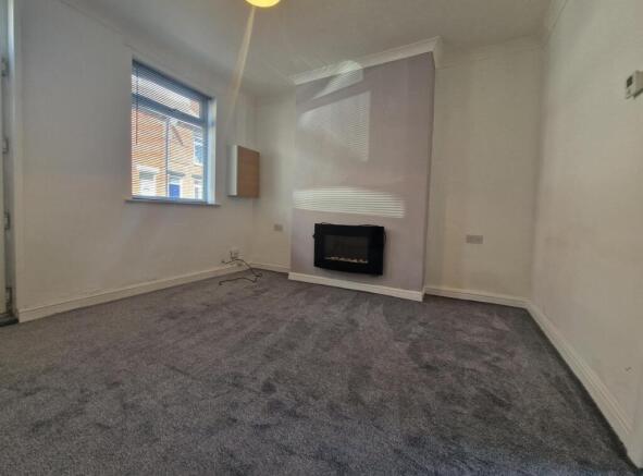 2 bed Terraced to rent Image 4