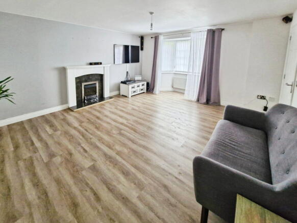 4 bed Detached for sale Image 8