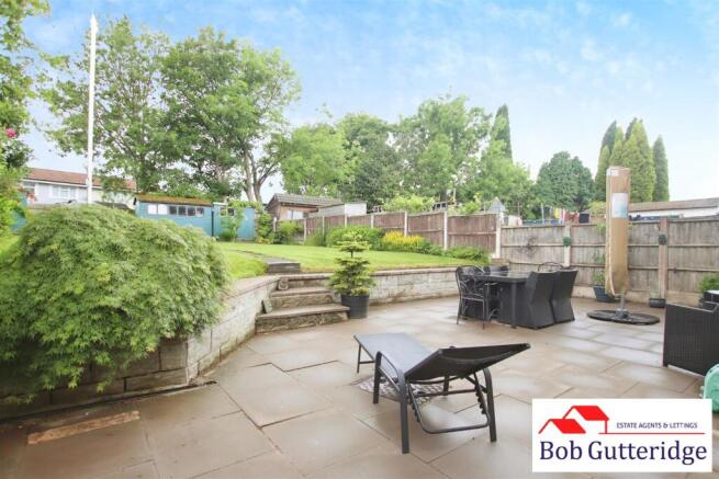 ENCLOSED REAR GARDEN
