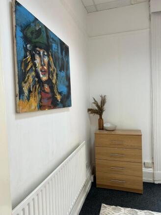 4 bed Flat to rent Image 5
