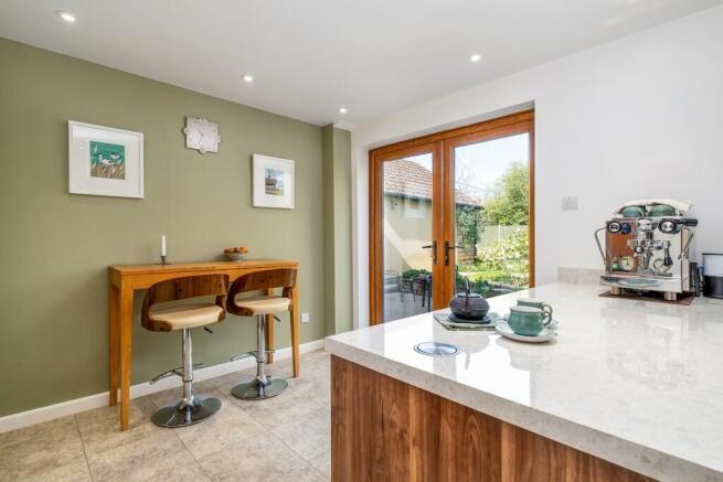 1440px1 Oaklands-...