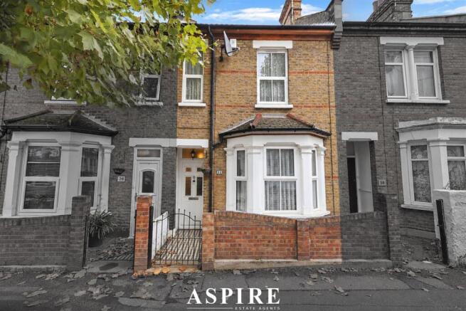 2-bed terraced on Tudor Road, Westcliff-On-Sea, £290,000