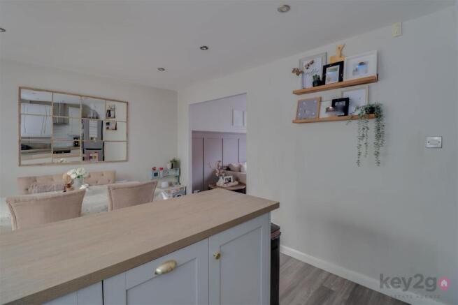3 bed Semi-Detached for sale Image 8