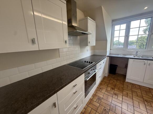 2 bed Apartment to rent Image 4