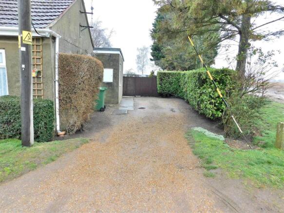 2nd DRIVEWAY.JPG
