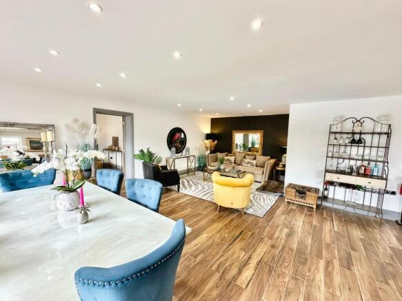 5 bed Semi-Detached to rent Image 7