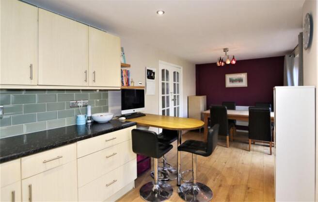 FITTED KITCHEN / DINER