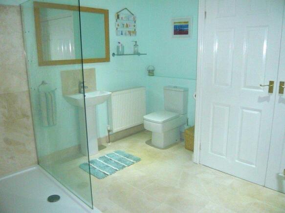 L-shaped kitchen