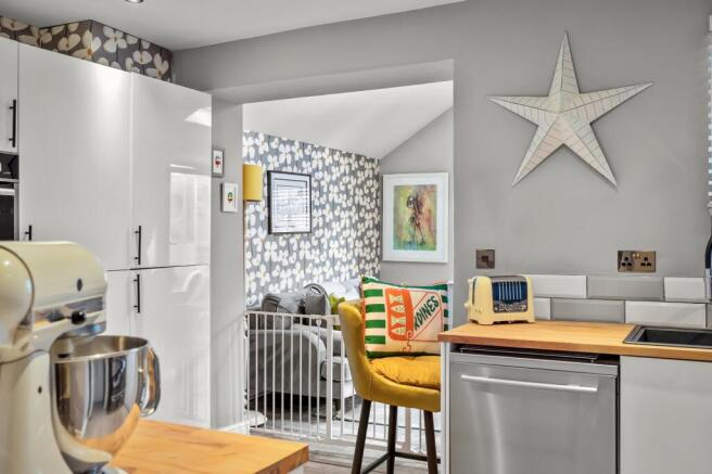 3 bed Semi-Detached for sale Image 10