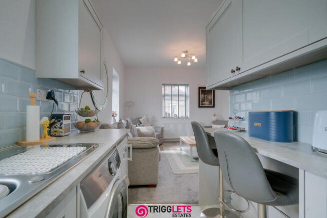 2 bed Apartment to rent Image 8