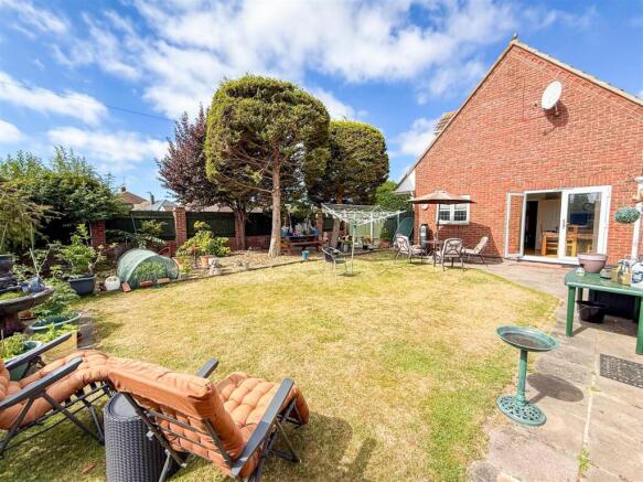 ALTERNATIVE VIEW OF OUTSIDE REAR