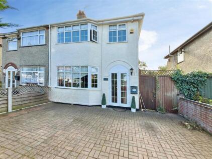 Monckton Avenue, Oulton Broad, Lowestoft, Suffolk