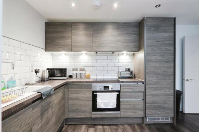 1 bed Apartment to rent Image 6