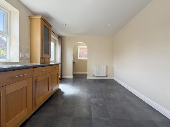 4 bed Detached for sale Image 7