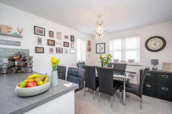  Kitchen / Dining Room