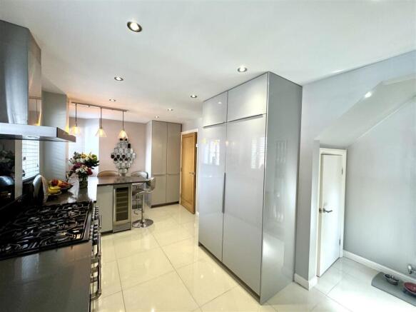 KITCHEN/BREAKFAST ROOM