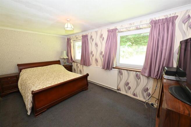 4 bed Detached for sale Image 10