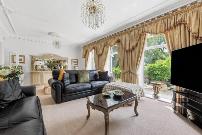 4 bed Bungalow for sale Image 7