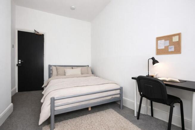 5 bed House to rent Image 6