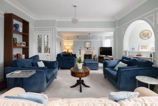 6 bed House for sale Image 5