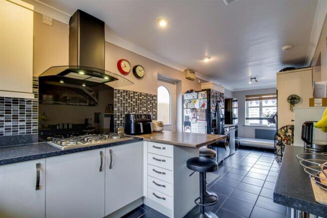 KITCHEN BREAKFAST ROOM