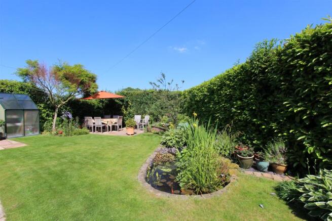33 The Ridgeway New garden 2.jpg