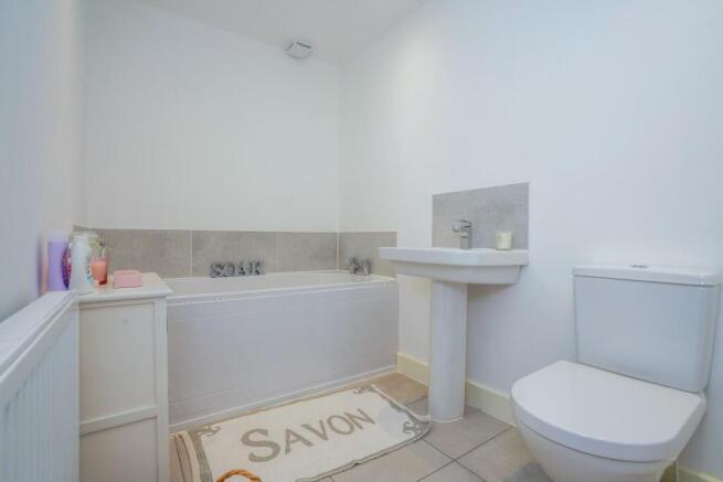 4 bed Semi-Detached for sale Image 11