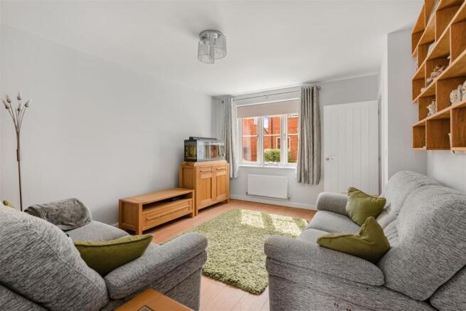 5 Davies Road, Banbury-7.jpg