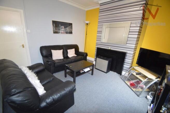 3 bed Terraced to rent Image 5