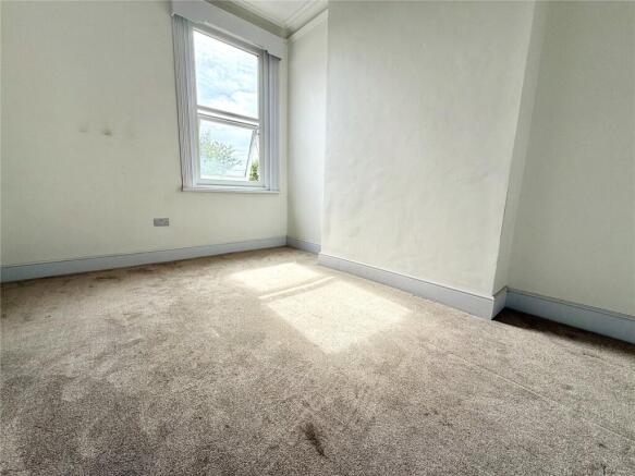 5 bed Semi-Detached for sale Image 11