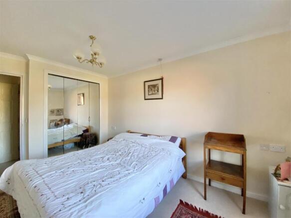 1 bed Apartment for sale Image 6