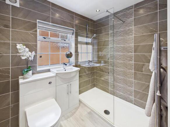 4 bed Detached for sale Image 5