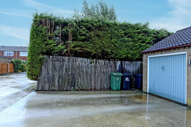 Driveway/Garage