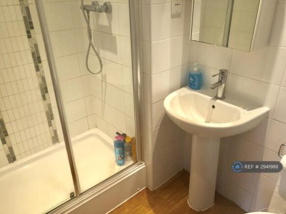 Ensuite Bathroom 1