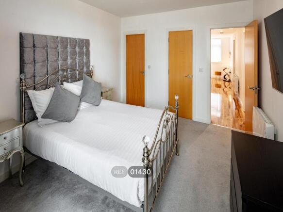 2 bed Apartment to rent Image 4