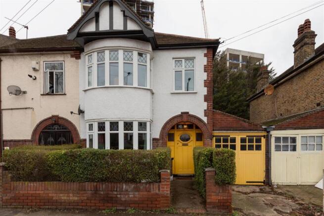 Hale End Road, E17