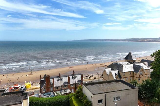3 bed Flat for sale Image 12