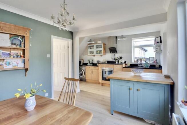 Open plan kitchen dinging room
