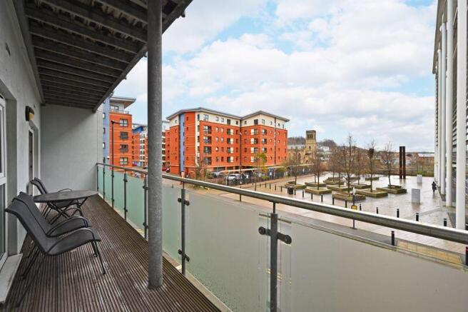 2 bed Apartment to rent Image 4